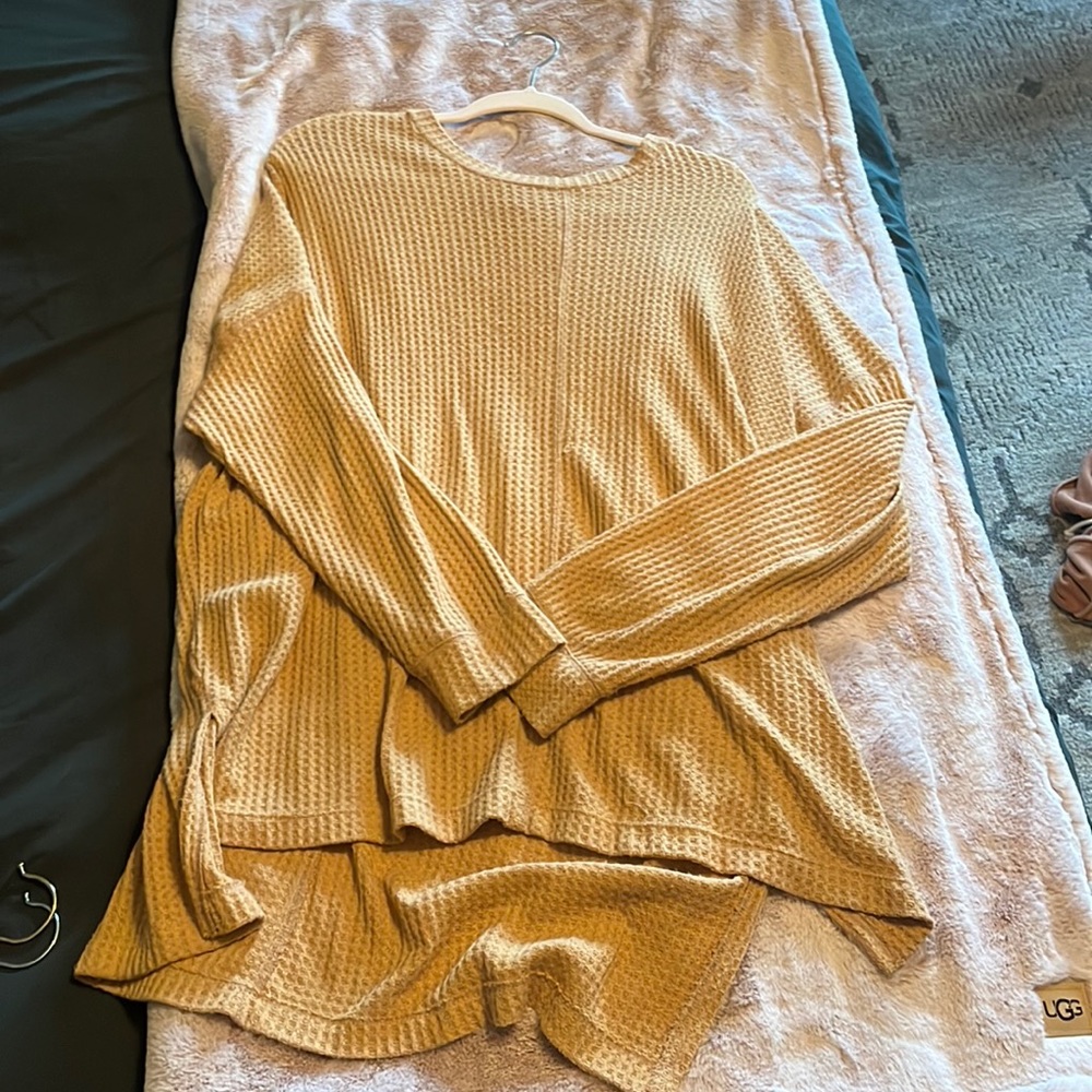 American Eagle long sleeve legging tee